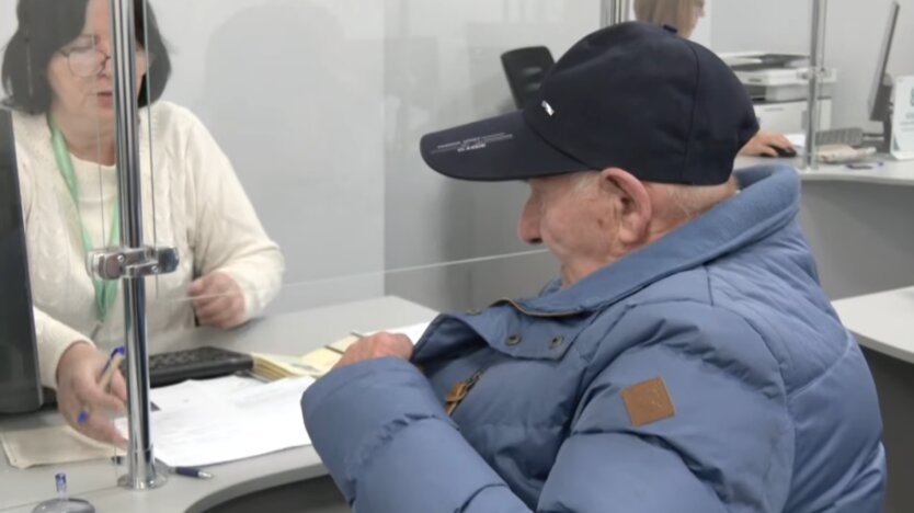 Пенсию остановили из-за РФ: как вернуть деньги и почему справку искать бесполезно