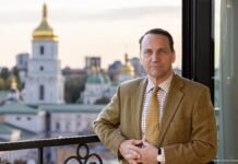 Сикорский подписал ходатайство о внесении депутата Львовского облсовета Шереметы в список нежелательных лиц в Польше