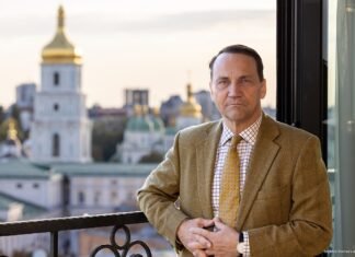 Сикорский подписал ходатайство о внесении депутата Львовского облсовета Шереметы в список нежелательных лиц в Польше