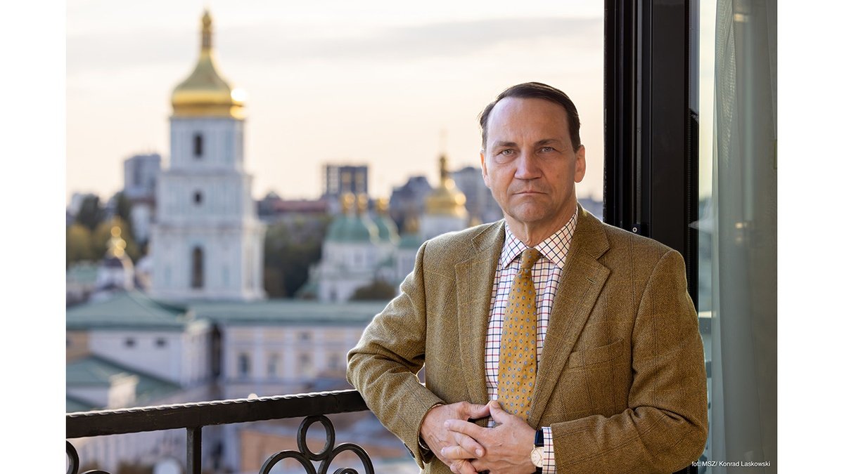 Сикорский подписал ходатайство о внесении депутата Львовского облсовета Шереметы в список нежелательных лиц в Польше