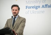 МИД подтвердил готовность Украины принять участие во встрече по вопросам мира в трехстороннем формате в октябре